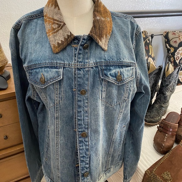 Jean jacket with western design - Picture 2 of 4